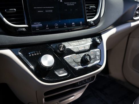 Used 2023 Chrysler Pacifica Touring-L FWD image 26