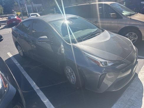Certified 2020 Toyota Prius LE image 3