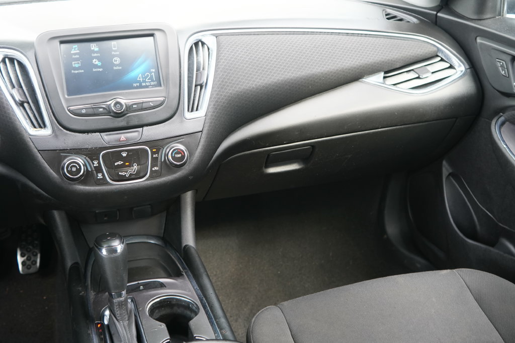 Used 2017 Chevrolet Malibu LT w/ LPO, Convenience Package 2 FWD image 20
