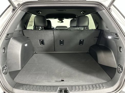 New 2026 Chevrolet Equinox LT w/ Convenience Package II FWD image 24