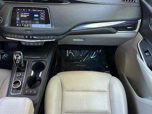 Used 2023 Cadillac XT4 Luxury w/ Cold Weather Package AWD/4WD image 32