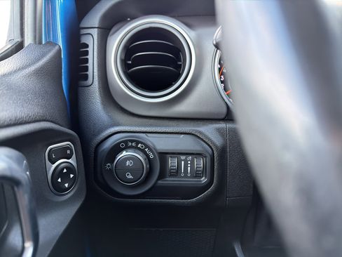 Used 2020 Jeep Gladiator Sport w/ Quick Order Package 24S image 23