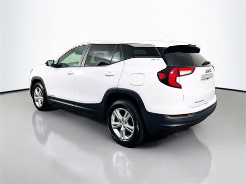 Used 2022 GMC Terrain SLE image 7
