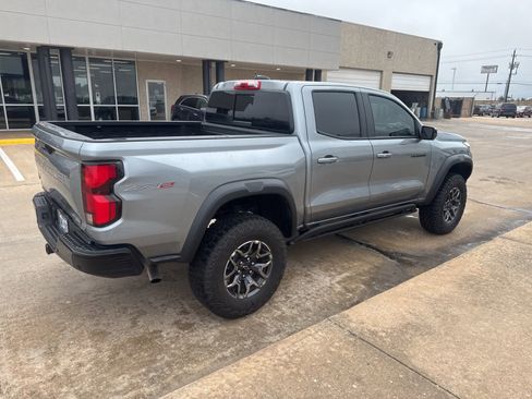 Used 2025 Chevrolet Colorado ZR2 w/ Technology Package AWD/4WD image 8