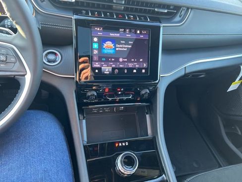 New 2025 Jeep Grand Cherokee Altitude image 19