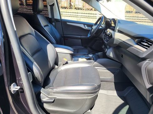 Used 2022 Ford Escape SEL w/ Technology Package FWD image 16
