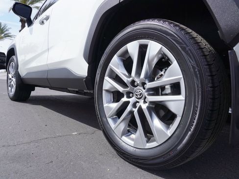 Used 2022 Toyota RAV4 Limited FWD image 6