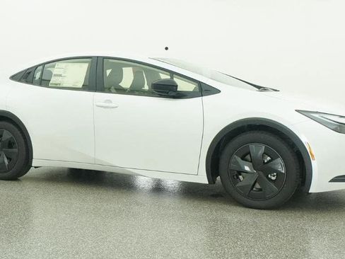 New 2026 Toyota Prius Plug-In Hybrid FWD image 28