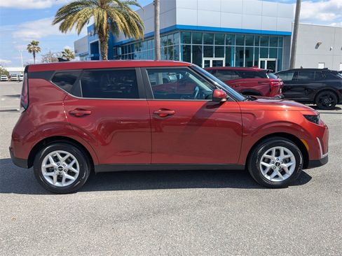 Used 2023 Kia Soul LX w/ Option Group 015 image 2