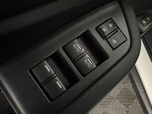 Used 2020 Honda Pilot Touring image 6