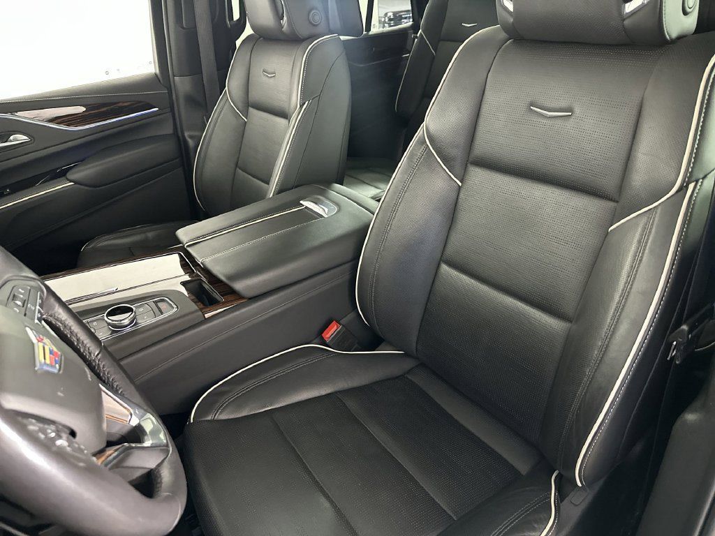 Used 2023 Cadillac Escalade Premium Luxury AWD/4WD image 23