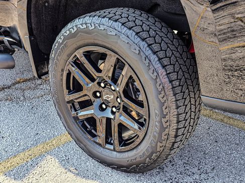 Used 2024 Chevrolet Silverado 1500 LT Trail Boss w/ Convenience Package II AWD/4WD image 13