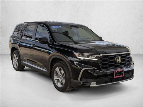 Used 2025 Honda Pilot EX-L image 3