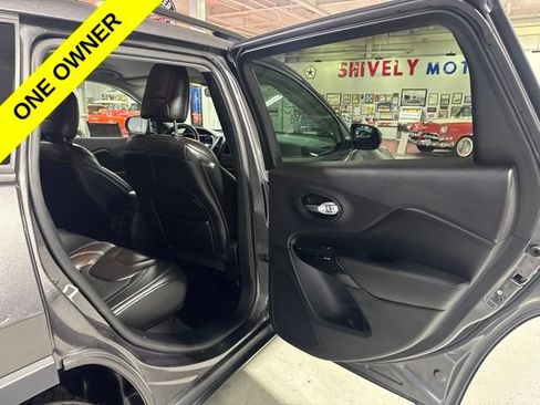 Used 2019 Jeep Cherokee Latitude Plus AWD/4WD image 35