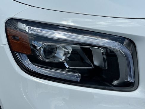 Used 2021 Mercedes-Benz GLB 250 4MATIC image 10