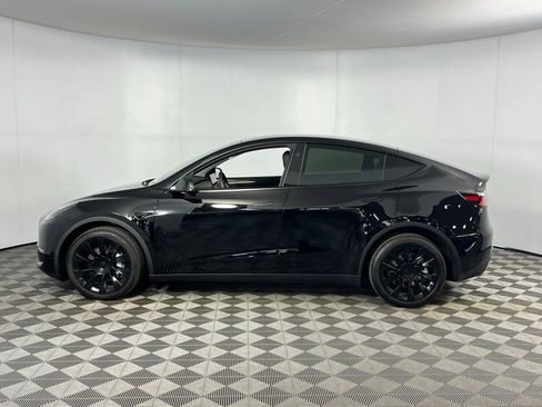 Used 2025 Tesla Model Y Long Range image 9