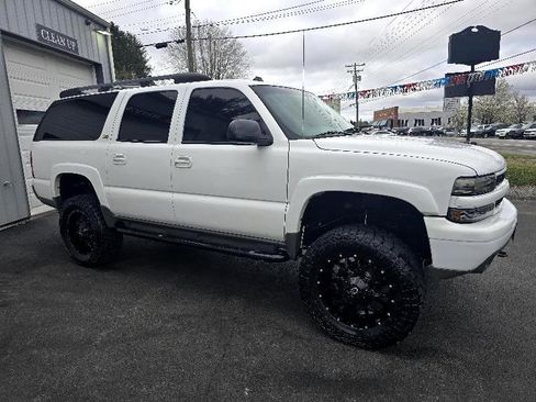 Used 2003 Chevrolet Suburban Z71 image 3