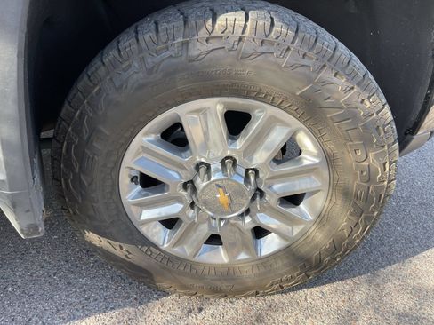 Used 2024 Chevrolet Silverado 3500 High Country w/ High Country Premium Package AWD/4WD image 6