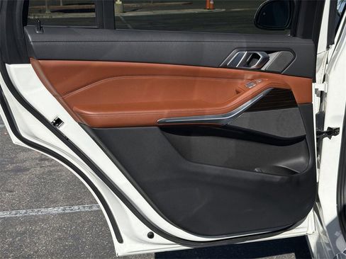 Used 2023 BMW X7 xDrive40i image 25