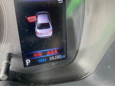 Used 2022 Toyota Corolla LE image 5