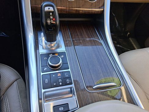 Used 2015 Land Rover Range Rover Sport HSE image 19
