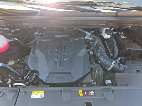 Used 2025 Kia Carnival FWD image 23