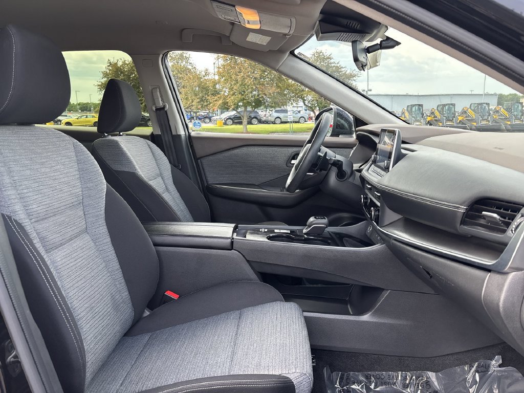 Certified 2023 Nissan Rogue SV FWD image 19