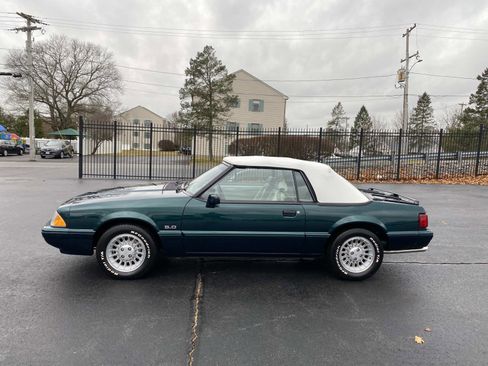 Used 1990 Ford Mustang LX image 2