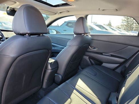 Used 2021 Hyundai Elantra Limited image 14