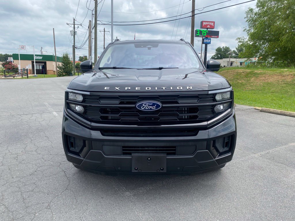 Used 2025 Ford Expedition Max Active AWD/4WD image 2