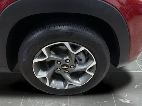 Used 2025 Chevrolet Trax LT w/ LT Convenience Package FWD image 25