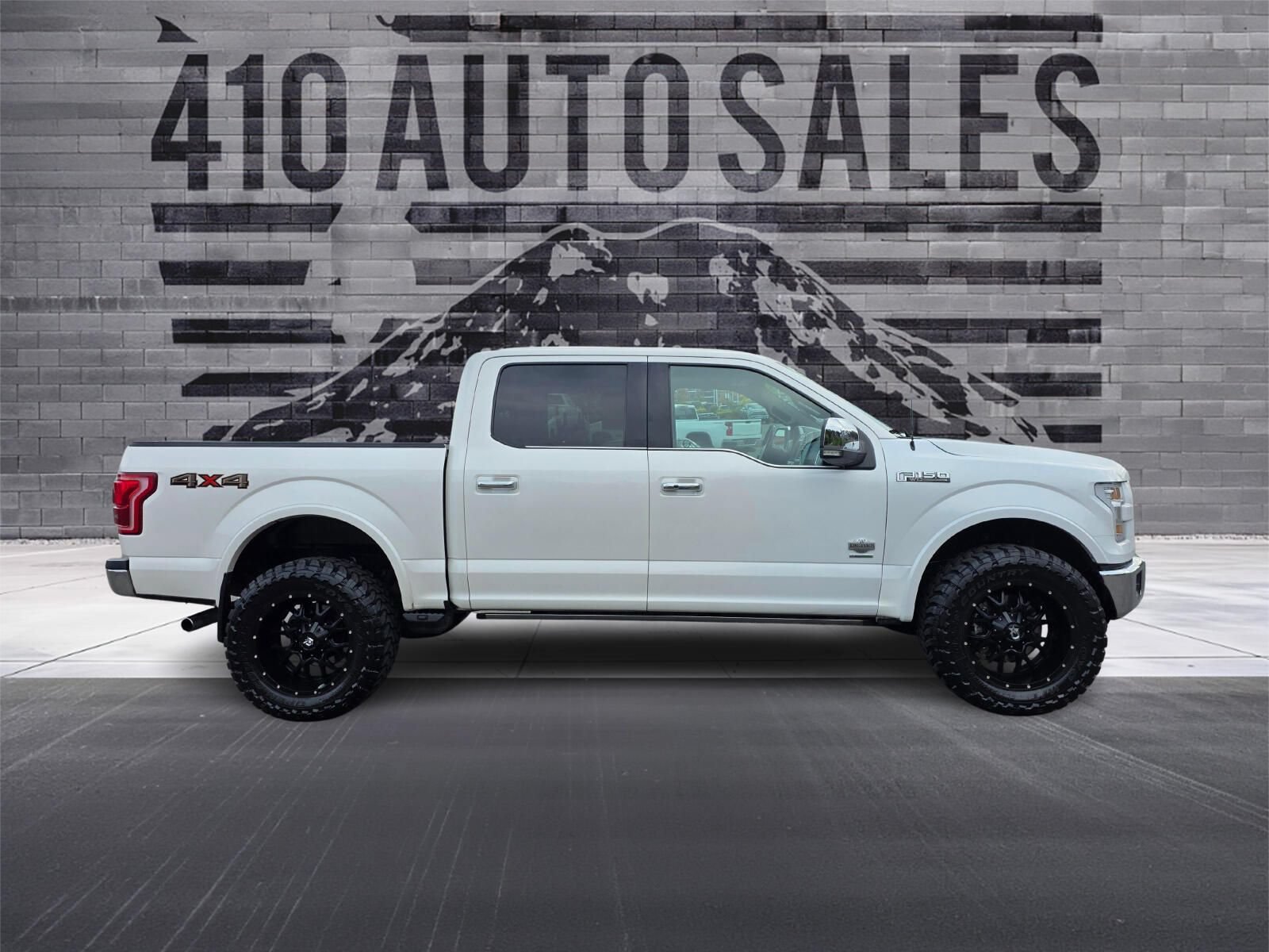 Used 2015 Ford F150 King Ranch w/ Equipment Group 601A Luxury AWD/4WD image 2