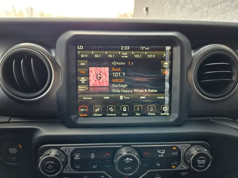 Used 2023 Jeep Gladiator Sport AWD/4WD image 24