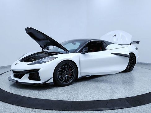 Used 2024 Chevrolet Corvette Z06 image 9