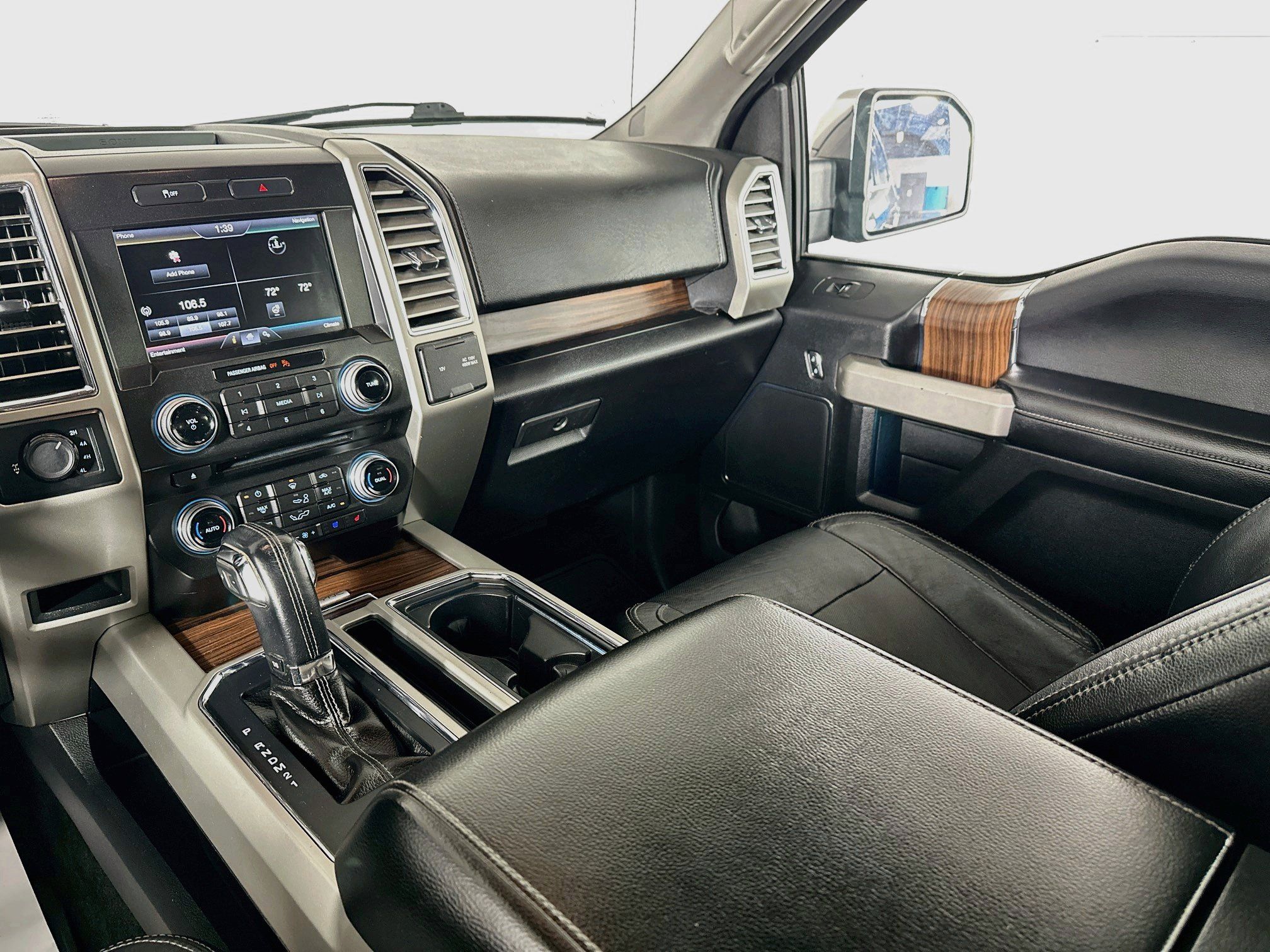 Used 2015 Ford F150 Lariat w/ Equipment Group 502A Luxury AWD/4WD image 22