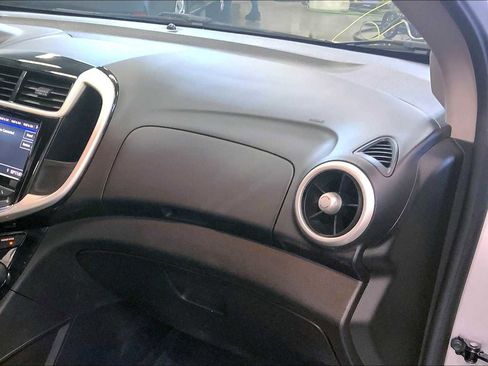 Used 2020 Chevrolet Sonic LT w/ Convenience Package image 17