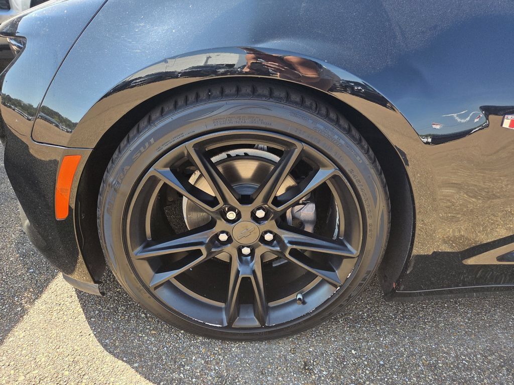Used 2019 Chevrolet Camaro LT RWD image 9