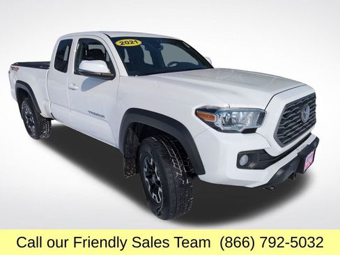 Used 2021 Toyota Tacoma TRD Off-Road w/ Technology Package image 9