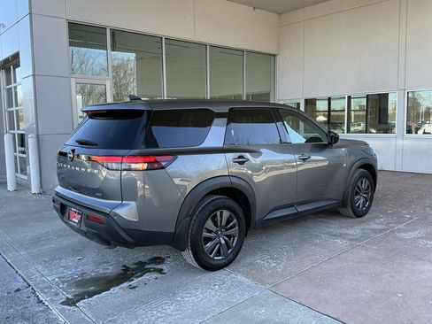 Used 2024 Nissan Pathfinder S image 22