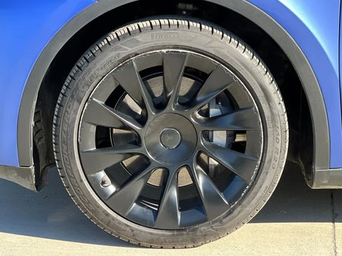 Used 2023 Tesla Model Y Long Range image 27