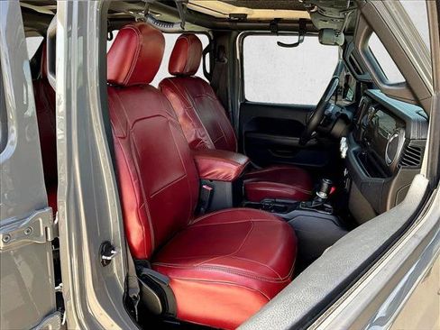 Used 2019 Jeep Wrangler Unlimited Sahara AWD/4WD image 9