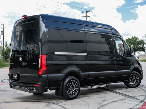 Used 2022 Mercedes-Benz Sprinter 2500 image 12