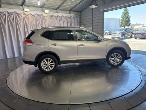 Used 2015 Nissan Rogue SV w/ SV Premium Package FWD image 4