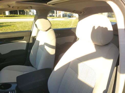 Used 2022 Honda Civic EX image 17