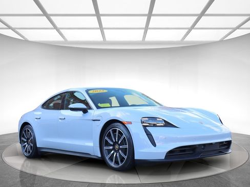 Used 2023 Porsche Taycan image 3