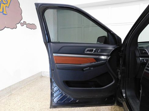 Used 2019 Ford Explorer XLT w/ XLT Desert Copper Package image 27