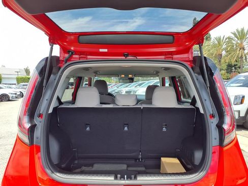 Certified 2025 Kia Soul LX w/ LX Technology Package FWD image 23
