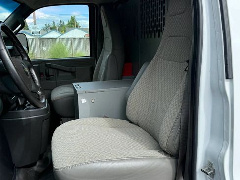 Used 2022 Chevrolet Express 2500 w/ Driver Convenience Package RWD image 14