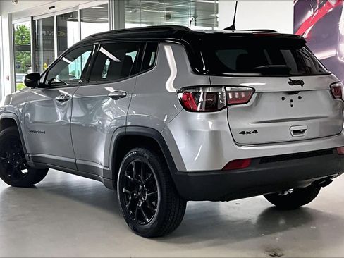 Used 2022 Jeep Compass Latitude AWD/4WD image 4