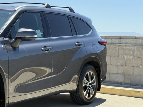 Used 2022 Toyota Highlander XLE FWD image 9